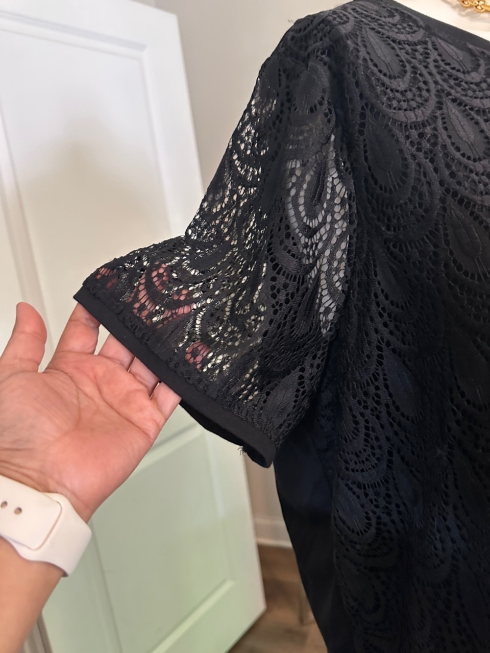 Kim Rogers Black Lace Scallop Short Sleeve Tunic - Picture 4 of 11